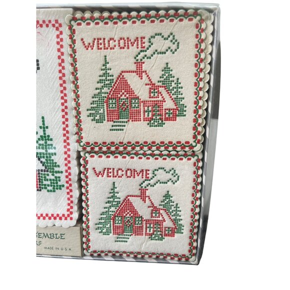 Vintage Brownie Holiday Luncheon Ensemble 25 Napkins Coasters Christmas NEW NOS - Picture 3 of 4
